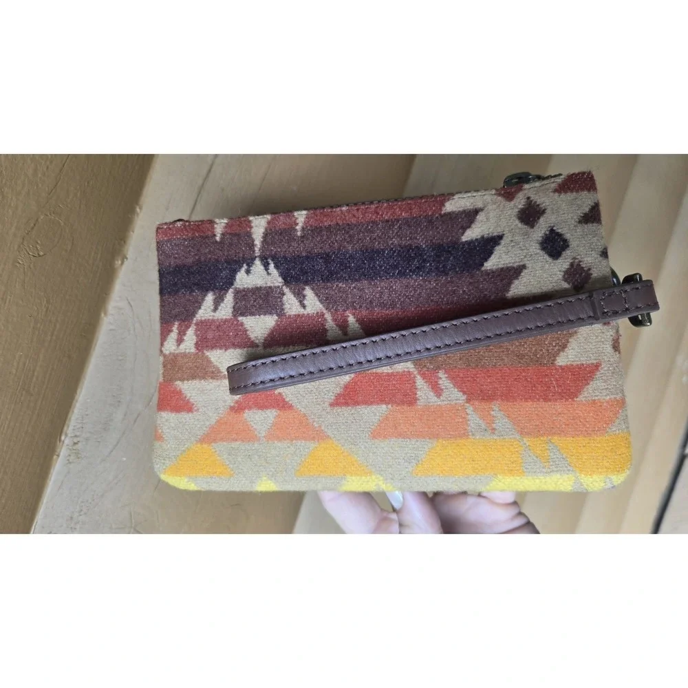 Pendleton Three Pocket Wool Leather Wristlet Southwestern Aztec Print NWOT